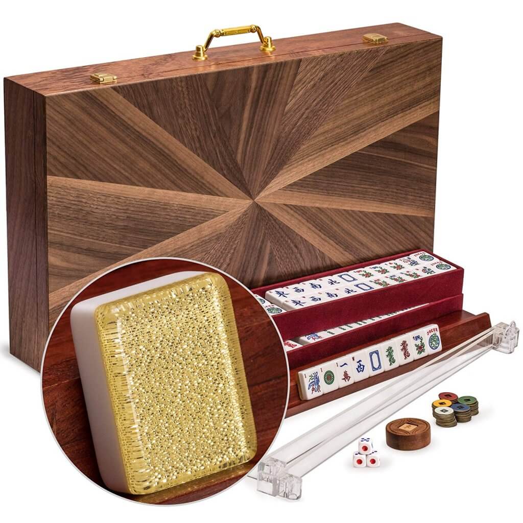 Wooden mahjong set